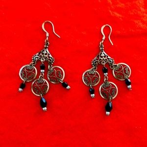 Chandelier silver earrings with black stone